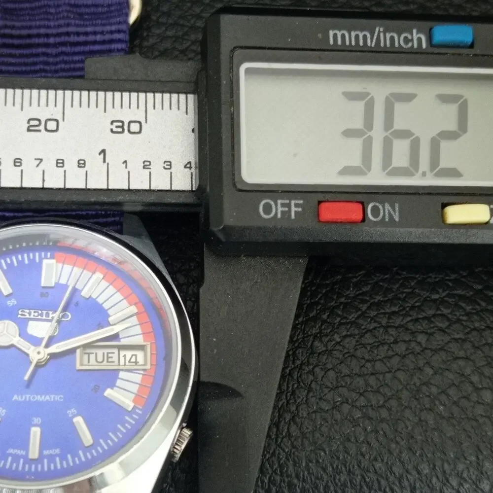 Vintage 1973 Seiko Automatic Mens Silver Watch W/daydate & Blue accents